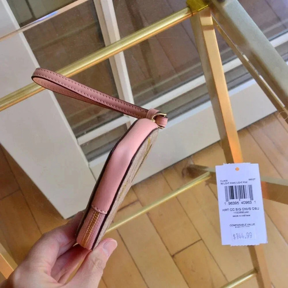 Coach CU405 Coach X Observed By Us Heart Coin Case In Signature Canvas - Picture 5 of 7